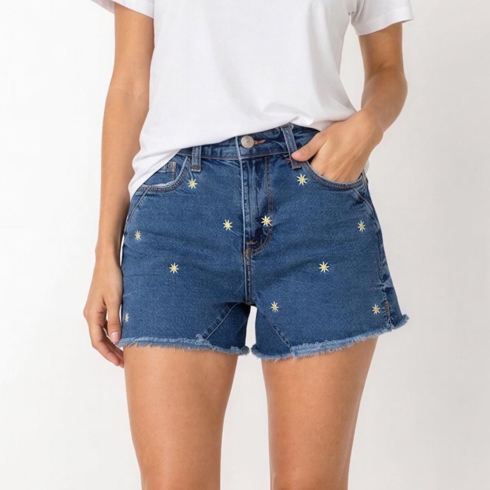 Kensie Jeans Melbourne Daisy Embroidered Denim Shorts Medium Wash Raw Hem 4/27